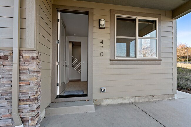 Building Photo - 420 Lindsay Ln