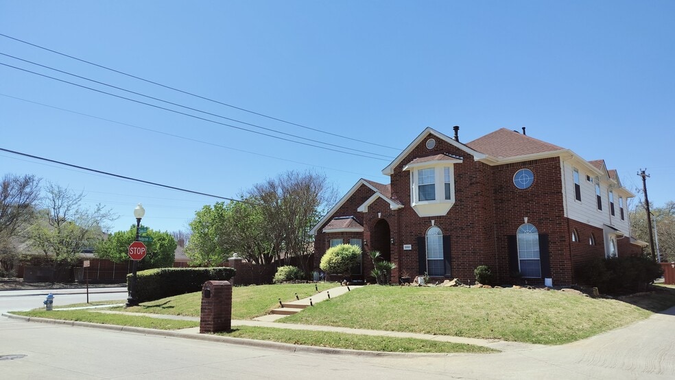 Building Photo - 8001 Case Dr
