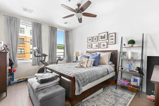 Building Photo - 1100 Adams St