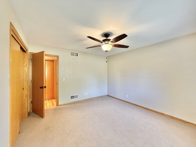 Building Photo - 2701-2703 N Wuthering Hills Dr