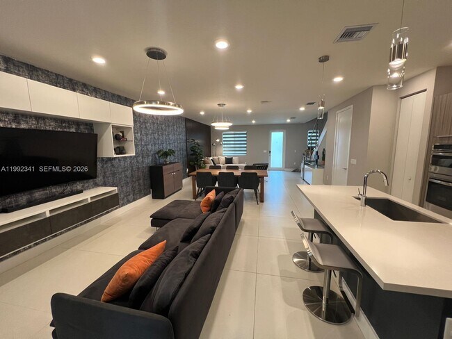 Building Photo - 10355 NW 66th St