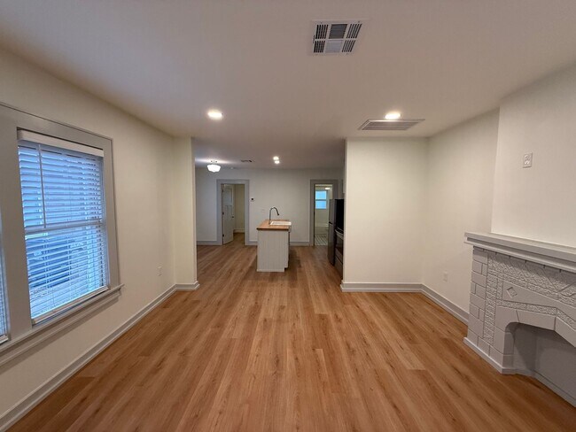 Building Photo - Updated 1 Bedroom for Rent!