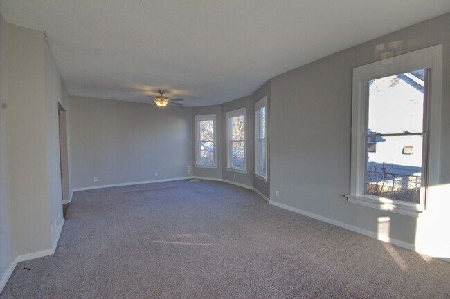 Building Photo - 2230 Redwood Ave