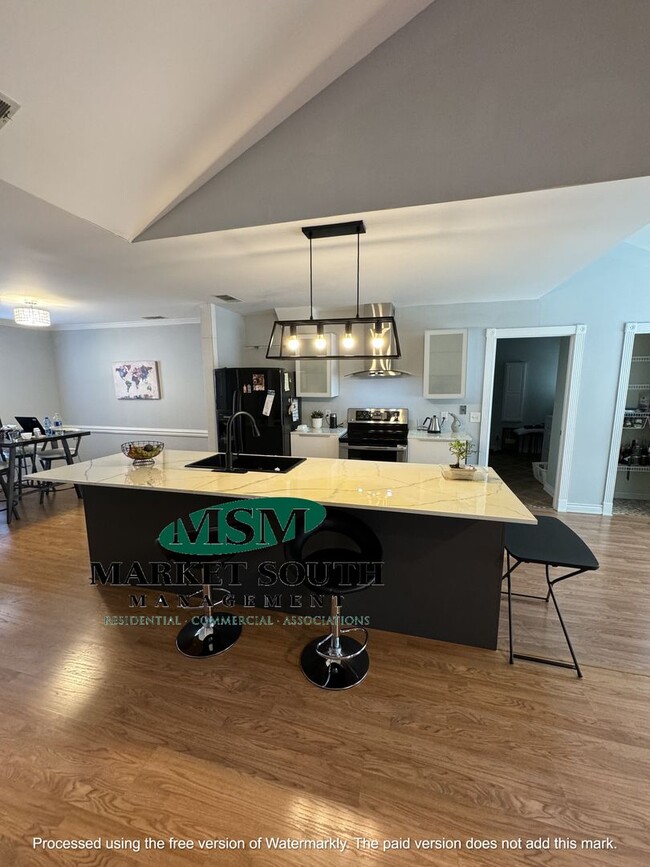 Building Photo - Coffee Bluff Charm