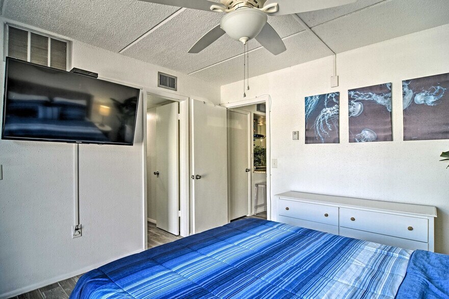 Building Photo - 8931 Blind Pass Rd