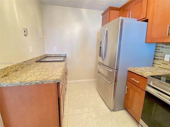 Building Photo - 1300 NE Miami Gardens Dr