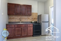 Building Photo - 6930 N Greenview Ave