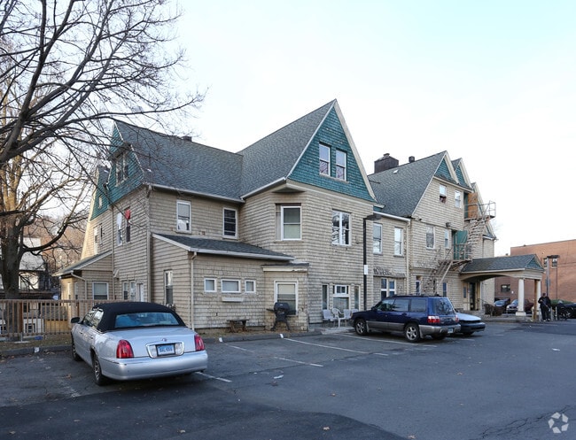 Primary Photo - Grove Street Apartments