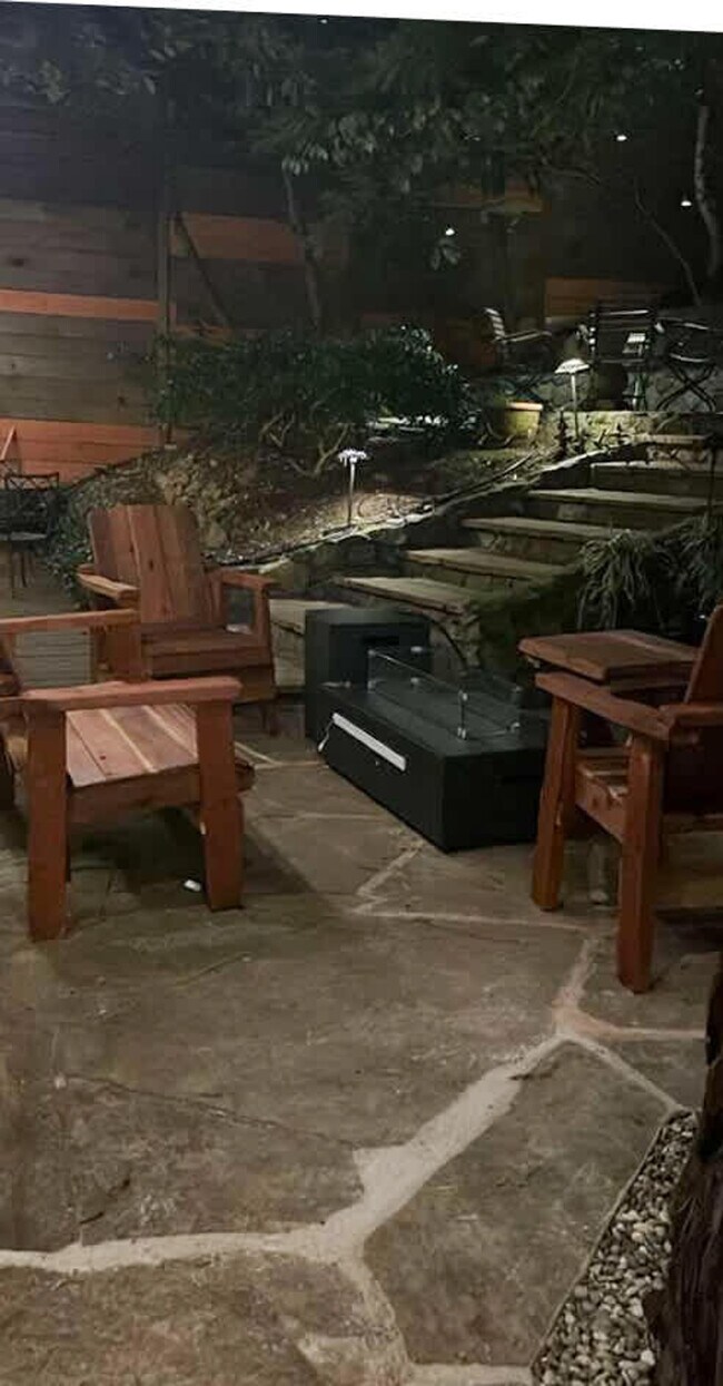 Building Photo - 522 Cascade Dr