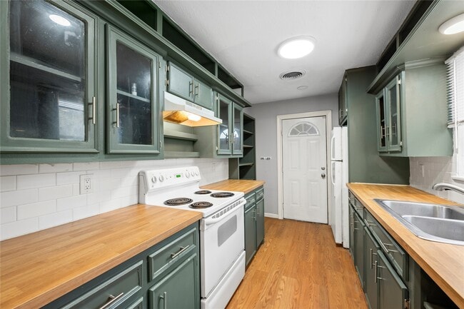 Building Photo - 1714 N Avenue H