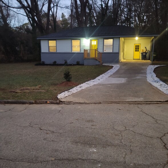 Building Photo - 2858 Marco Dr NW