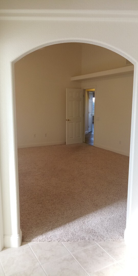 Building Photo - Beautiful 3 Bedroom Home