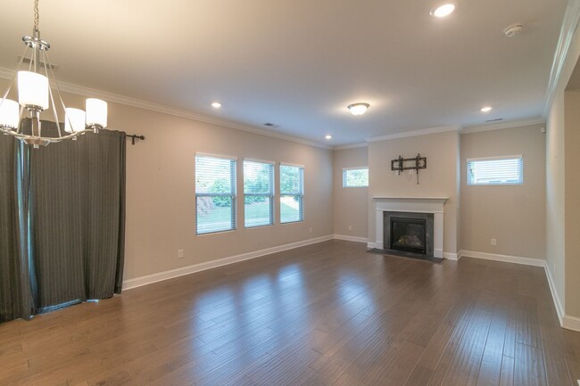 Building Photo - Spacious & Elegant 4 Bedroom Home in Fort ...