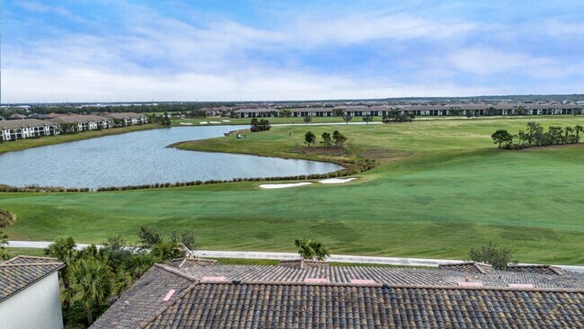 Building Photo - Like new 2BR, 2BA garage condo-Lakewood National