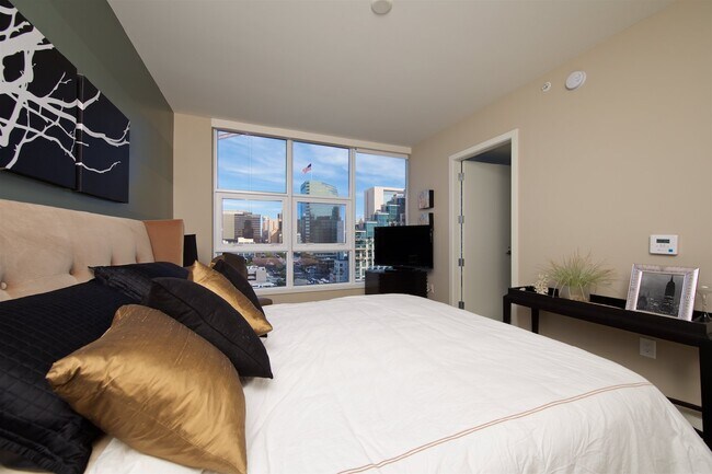 Building Photo - Ultimate Luxury Living: Fully Furnished Co...