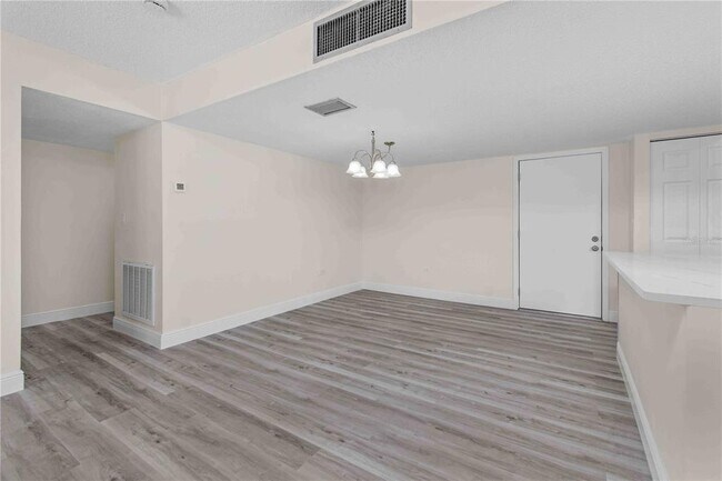 Building Photo - 500 Treasure Island Causeway