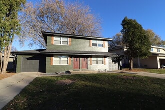 Building Photo - 3 Bedroom Duplex