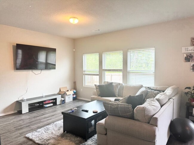 Building Photo - 8616 Eastwood Creek Dr