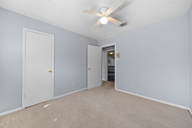 Building Photo - 25310 Pepper Ridge Ln