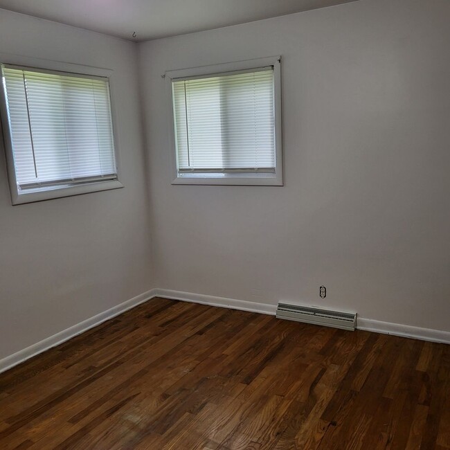 Building Photo - THREE BEDROOM HOME IN QUIET AREA IN CADILLAC