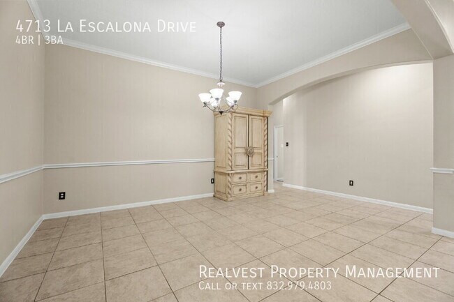 Building Photo - 4713 La Escalona Dr