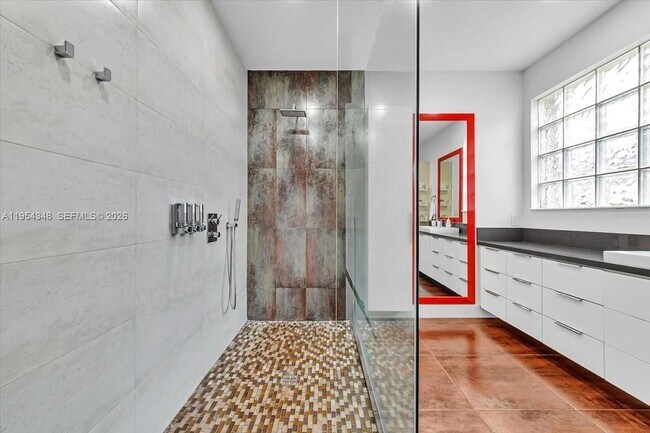 Building Photo - 773 SW 120th Ave