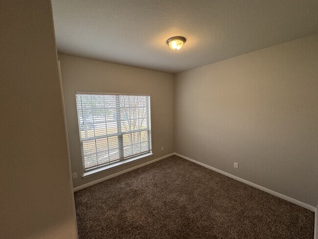 Building Photo - 612 Parkfield Ln