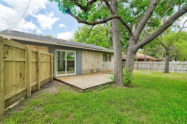 Building Photo - 1806 Dixie Ln