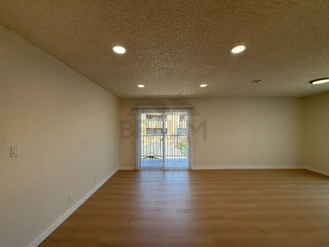 Building Photo - 14801 Delano St