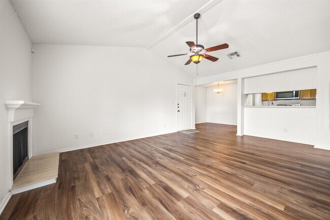 Building Photo - 1202 Thorpe Ln