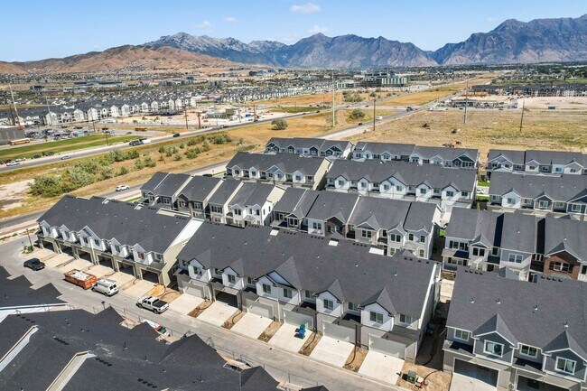 Building Photo - 2018 N 3900 W