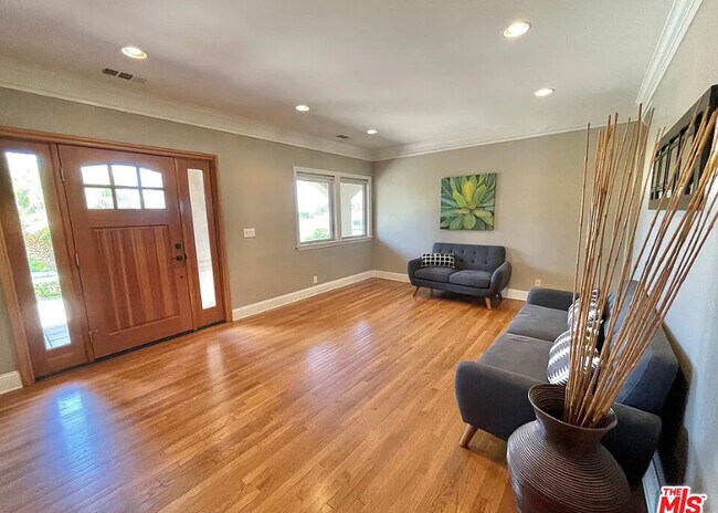 Building Photo - 3250 Midvale Ave