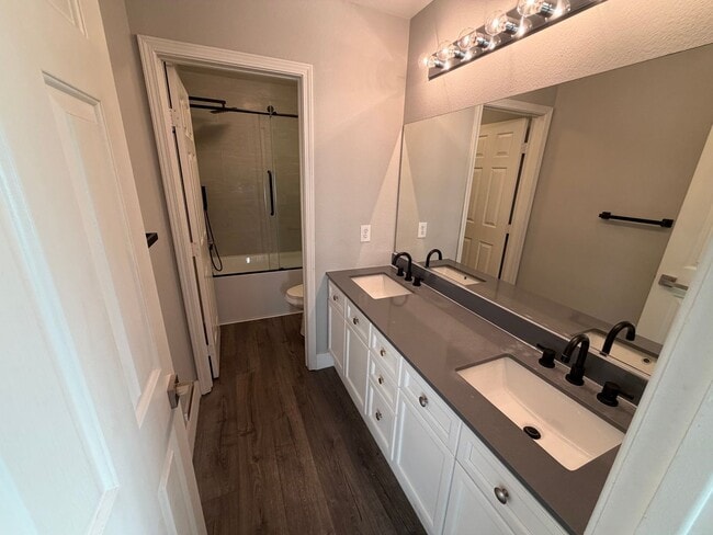 Building Photo - BEAUTIFUL 5BD/3BA TWO-STORY HOME W/ POOL IN HENDERSON. 3 CAR GARAGE!