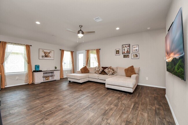 Building Photo - 3610 Crimson Embers Lane