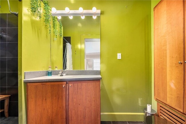 Building Photo - 4 Pallas St