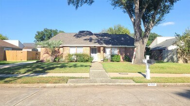 Building Photo - 6707 Las Brisas Dr