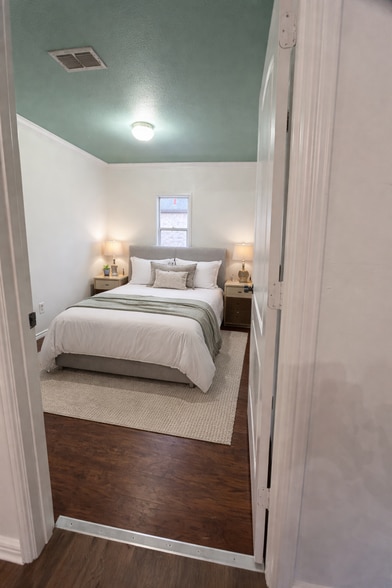 Bedroom - 4517 Molina Dr