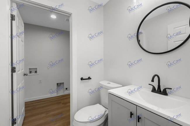 Building Photo - 2025 Grainger St