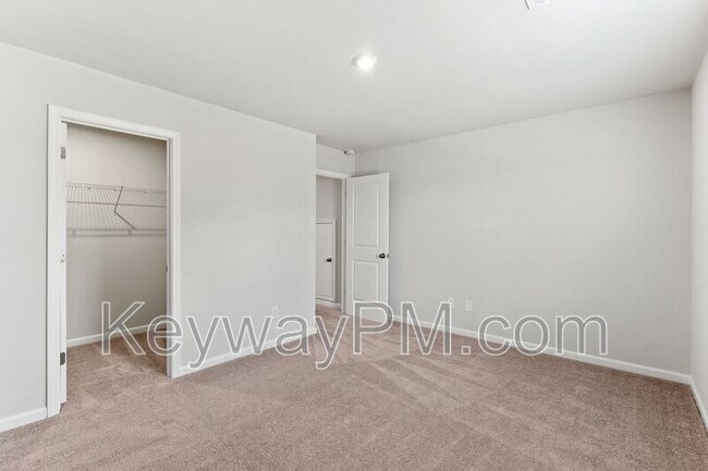 Building Photo - 644 Manitou Cir