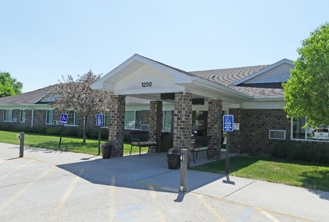 Primary Photo - Pheasant Run Apartments