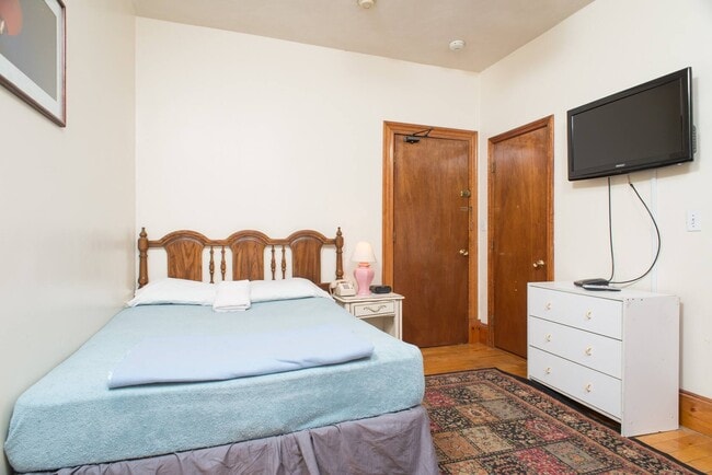 Building Photo - 34 Linden St