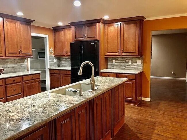 Building Photo - Large 4 Bed 3 BAth home for rent in Lakeshore - Lodi