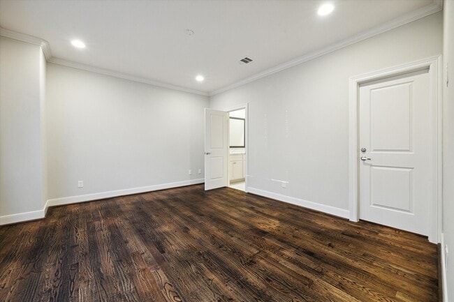 Building Photo - 6008 Park Cir Dr