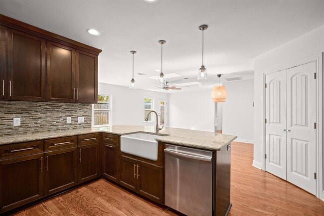 Building Photo - 2110 Oxford Ave