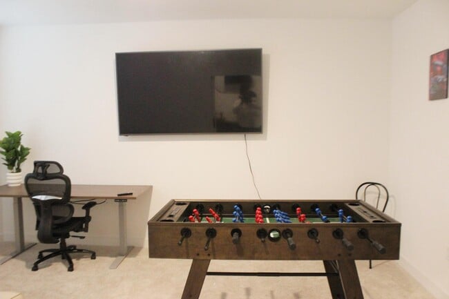 Building Photo - 15980 Mavericks Ln