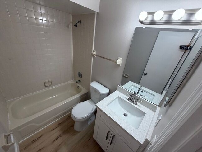 Building Photo - 4160 Pershing Pointe Pl