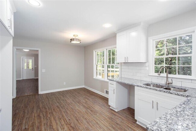 Building Photo - 2099 Scott Rd