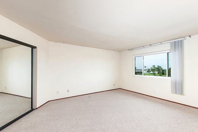 Building Photo - BEAUTIFUL BAY PARK CONDO W/ BAY VIEWS! - 2...