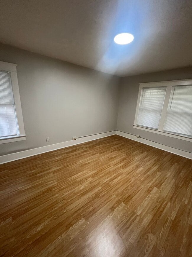 Building Photo - Beautifully renovated 3 bedroom house!