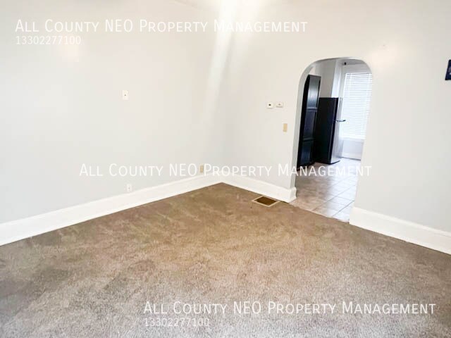 Building Photo - 1852 W 45th St